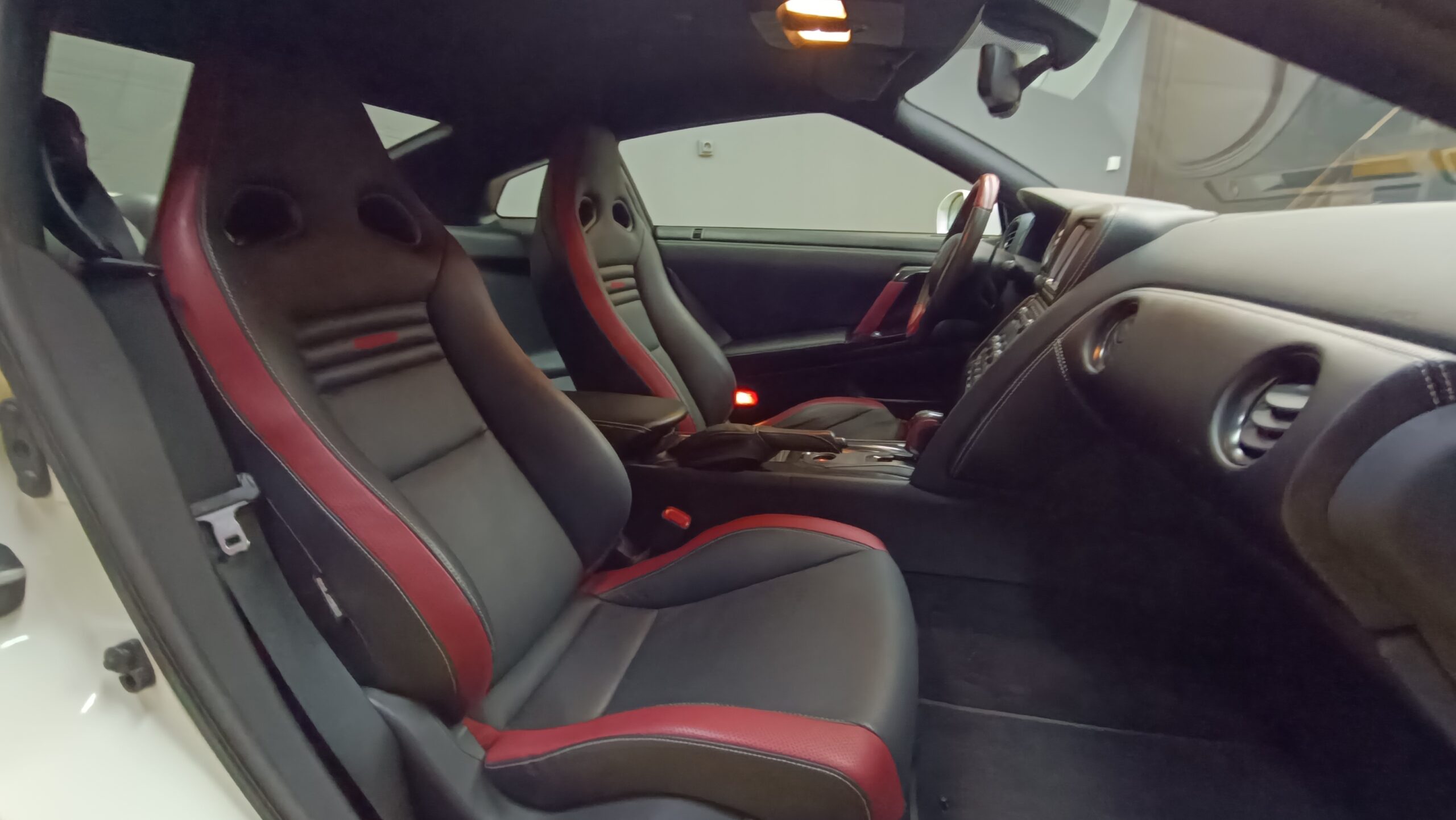 RESERVADO!  NISSAN GT-R 35 Black Edition 550CV