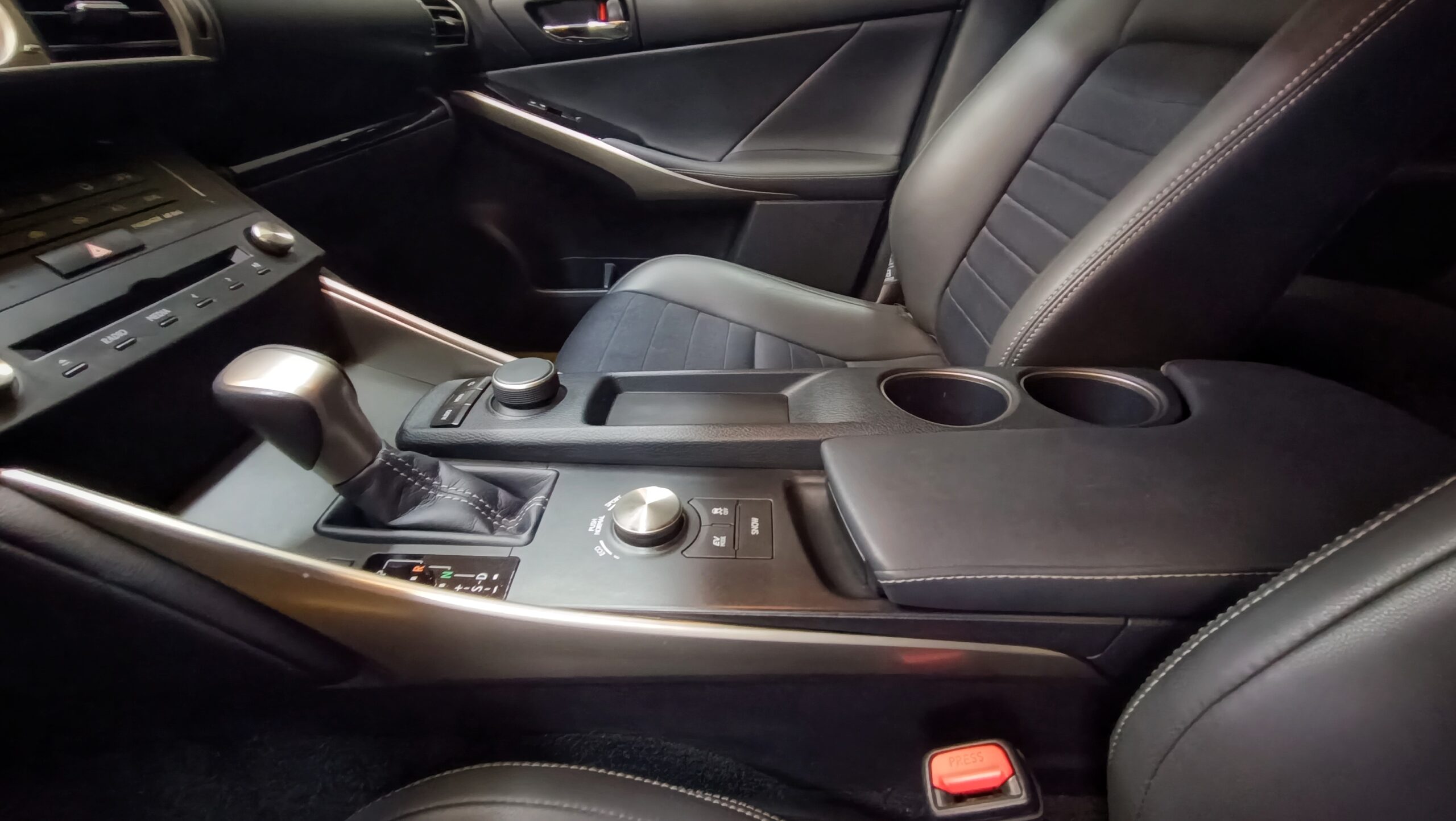 LEXUS IS300h EXECUTIVE 2.5 HIBRID 223CV