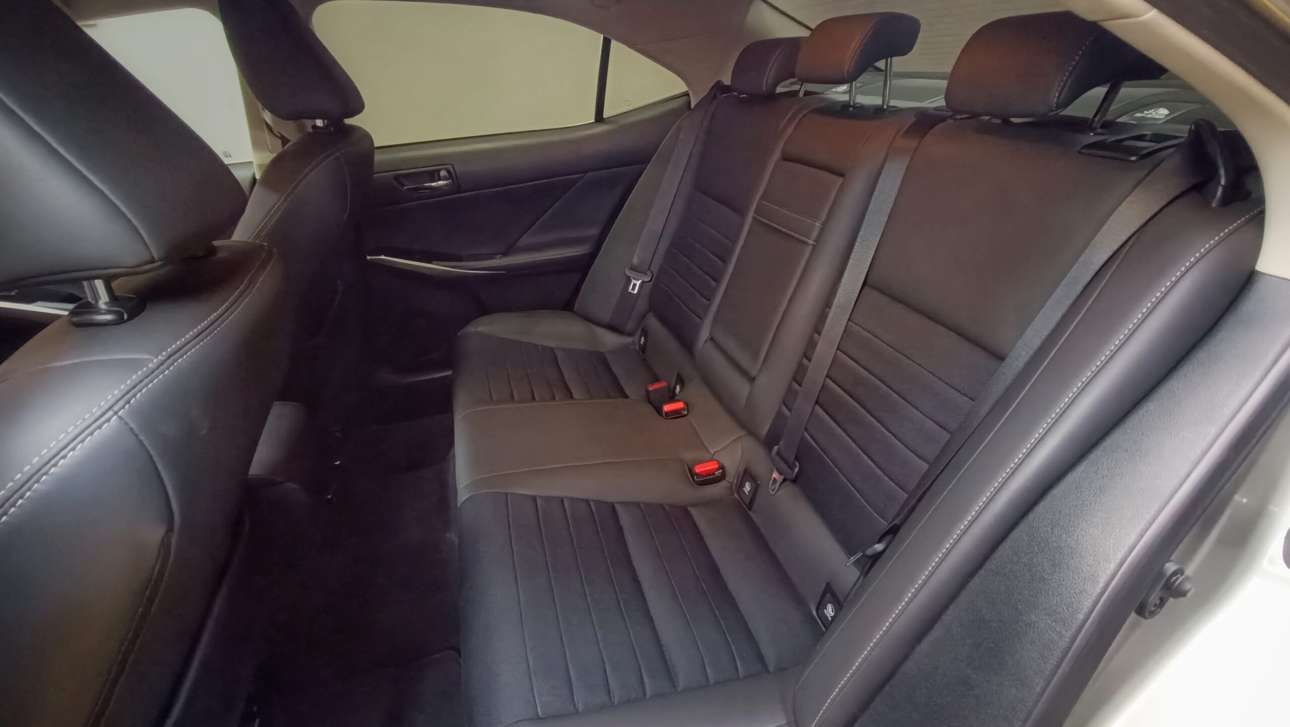 LEXUS IS300h EXECUTIVE 2.5 HIBRID 223CV