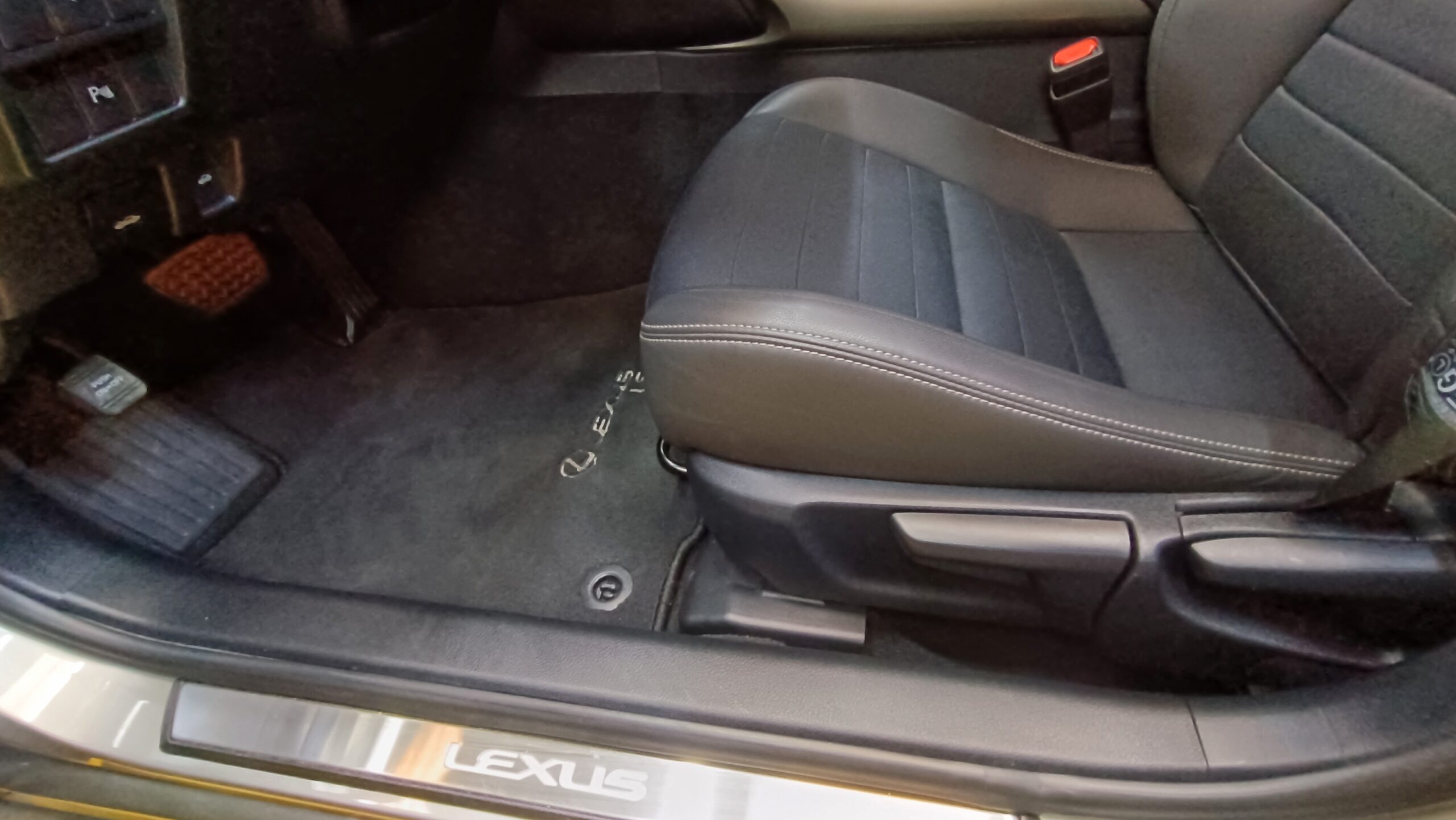 LEXUS IS300h EXECUTIVE 2.5 HIBRID 223CV