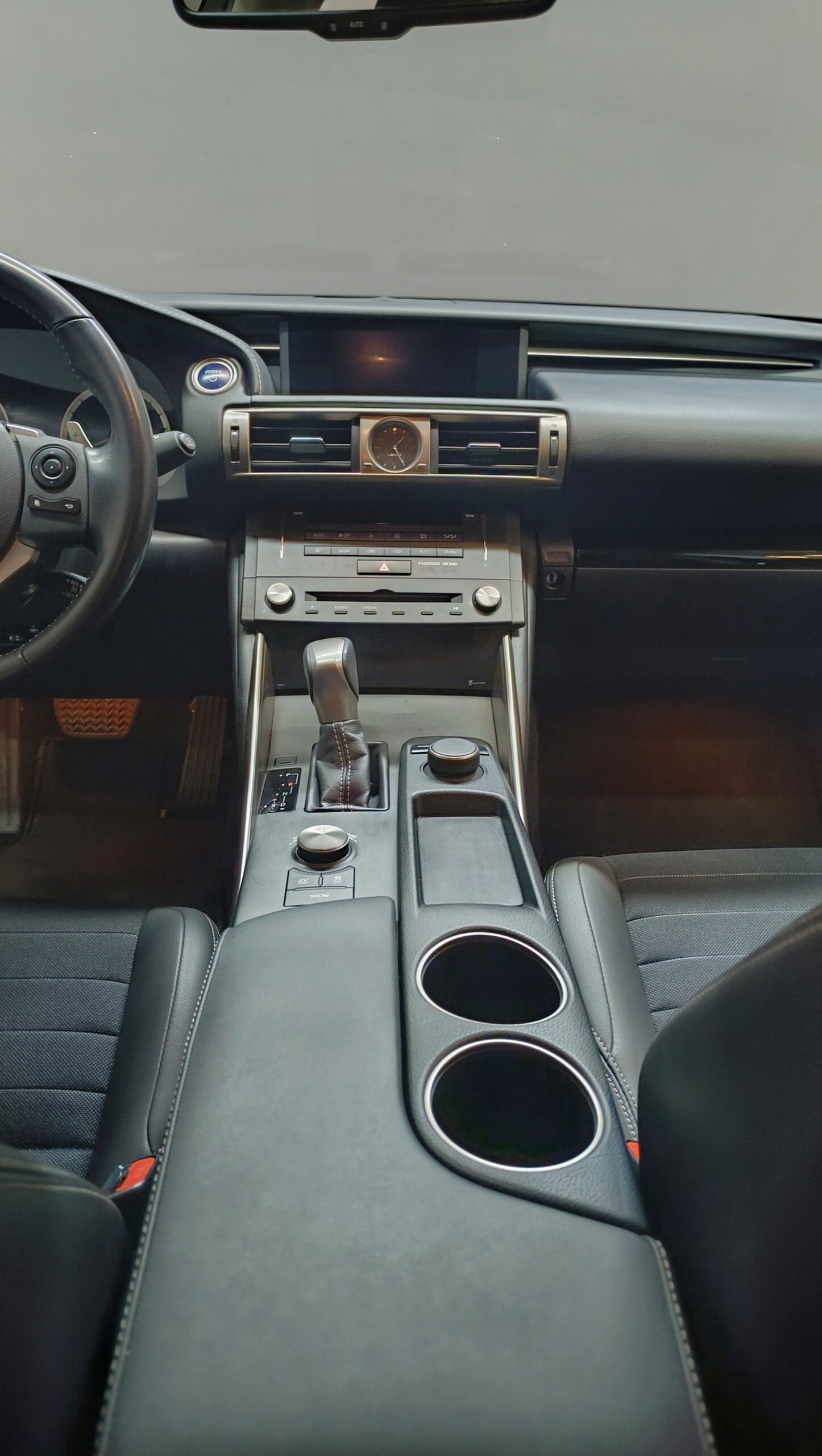 LEXUS IS300h EXECUTIVE 2.5 HIBRID 223CV