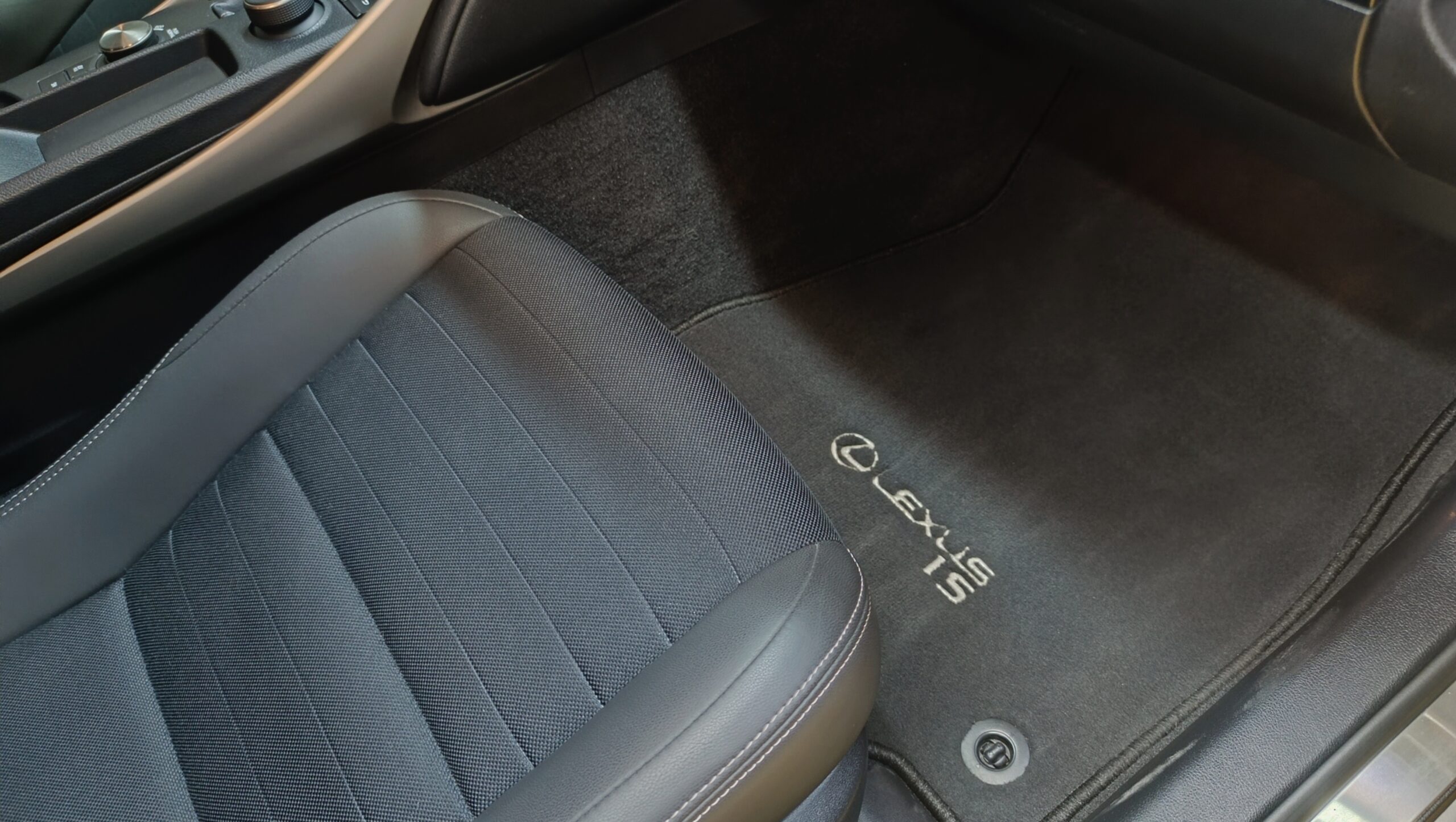 LEXUS IS300h EXECUTIVE 2.5 HIBRID 223CV