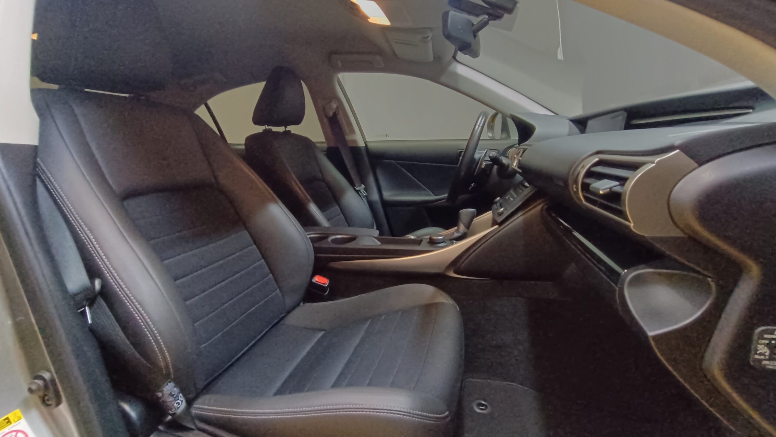 LEXUS IS300h EXECUTIVE 2.5 HIBRID 223CV