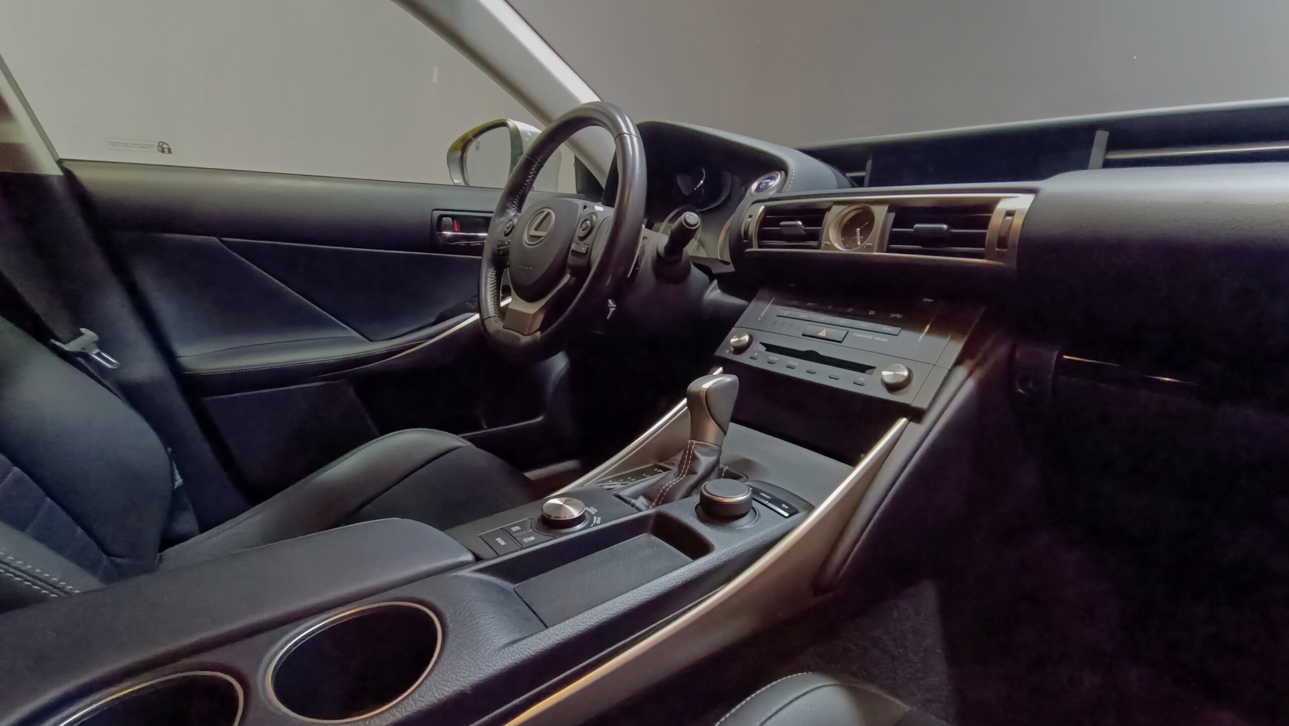 LEXUS IS300h EXECUTIVE 2.5 HIBRID 223CV